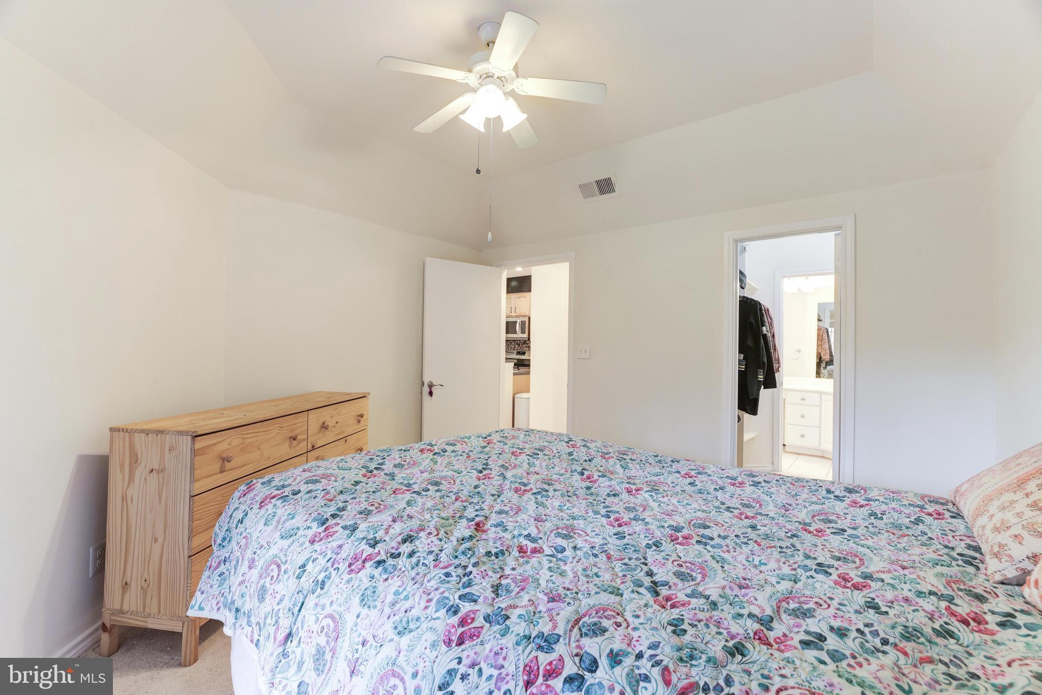 PENDERBROOK SQUARE CONDOMINIUMS - Residential Lease