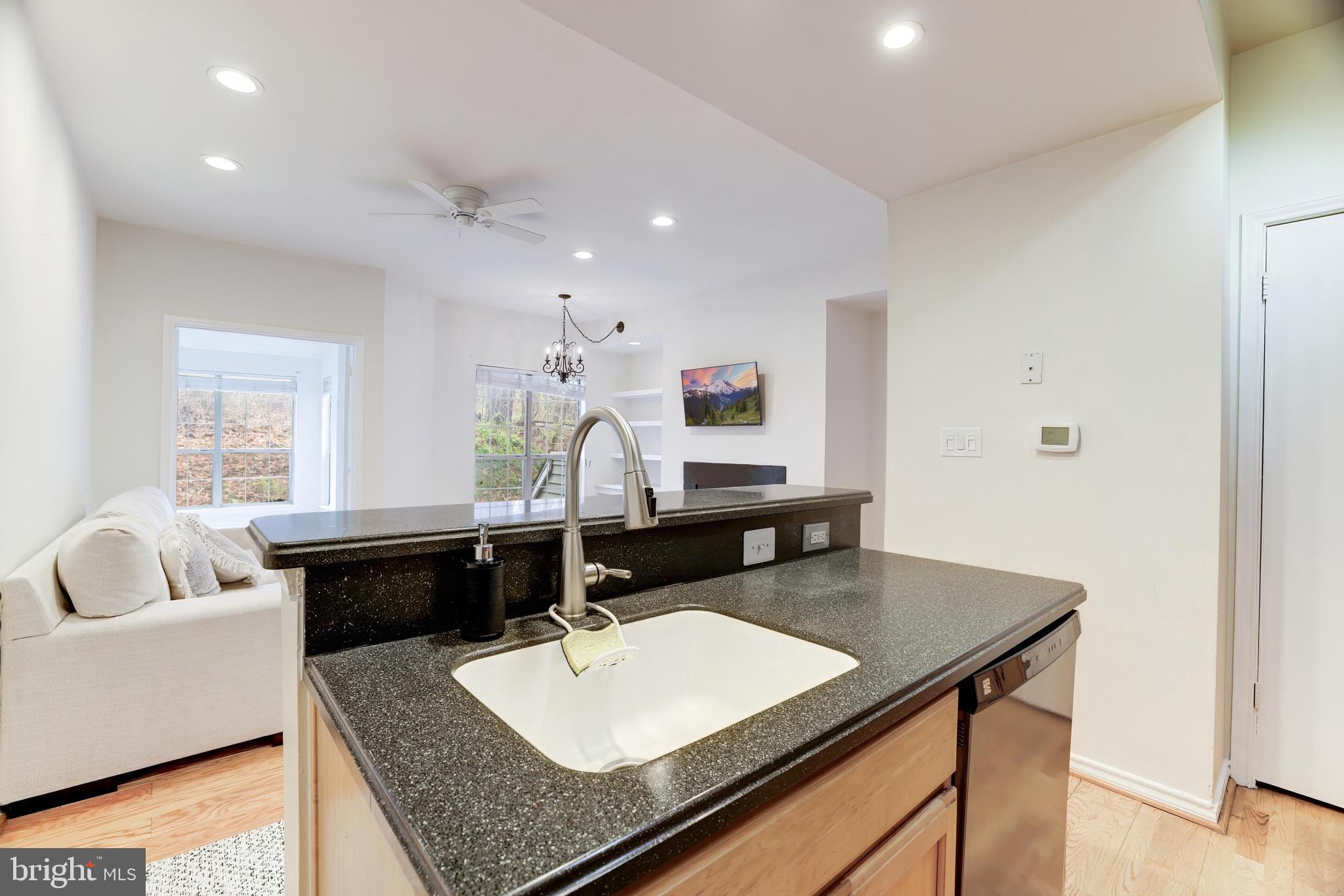 PENDERBROOK SQUARE CONDOMINIUMS - Residential Lease