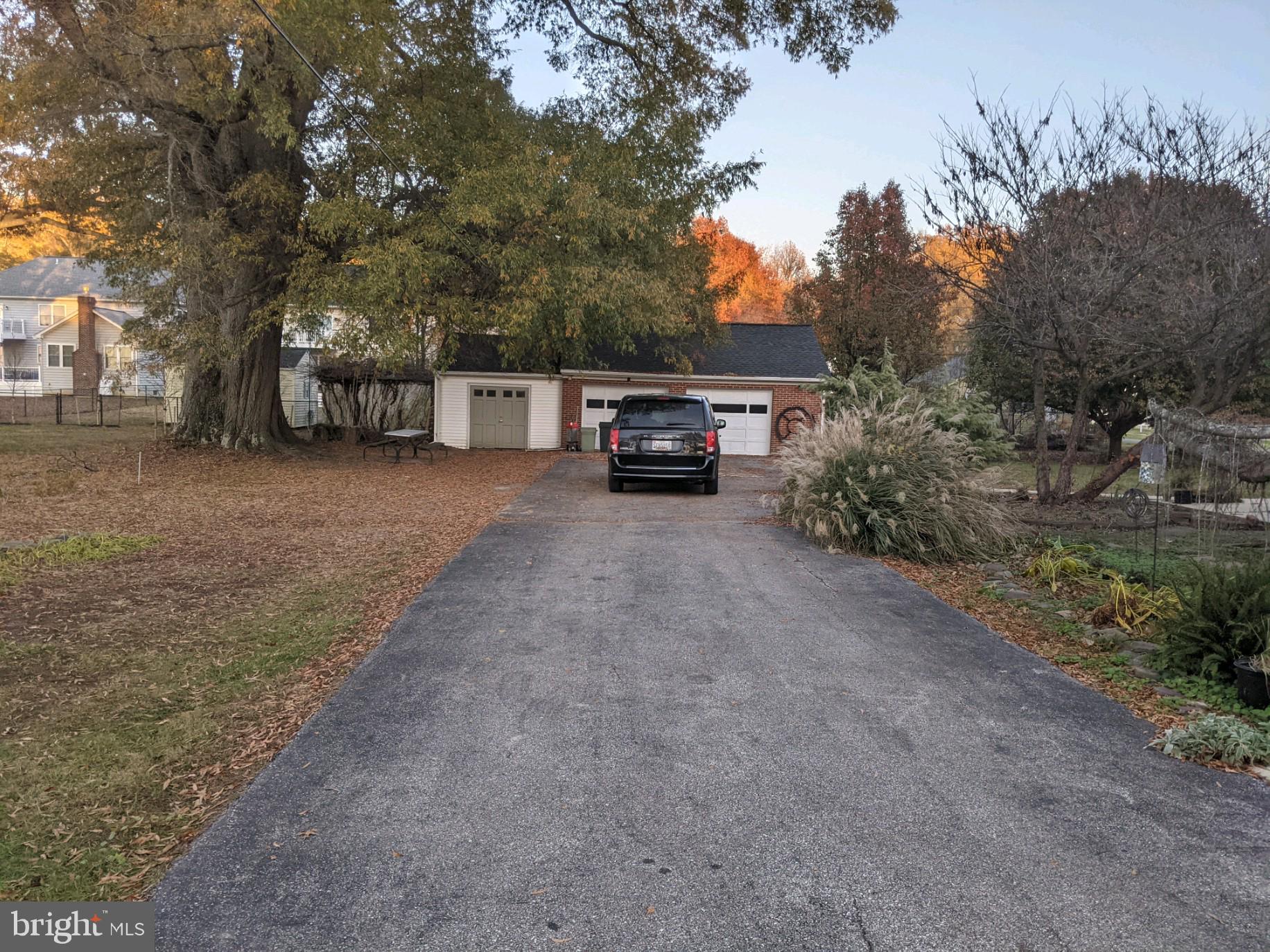 KNOTTS-WEST GLYMONT - Residential