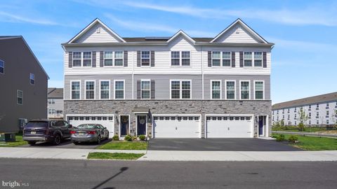 Townhouse For Sale - 35 Sisters Farmstead Drive<br/> MOUNT LAUREL, NJ 08054