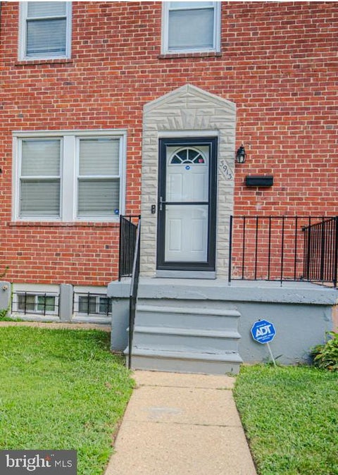 Townhouse For Sale - 3913 Brehms Lane<br/> BALTIMORE, MD 21213