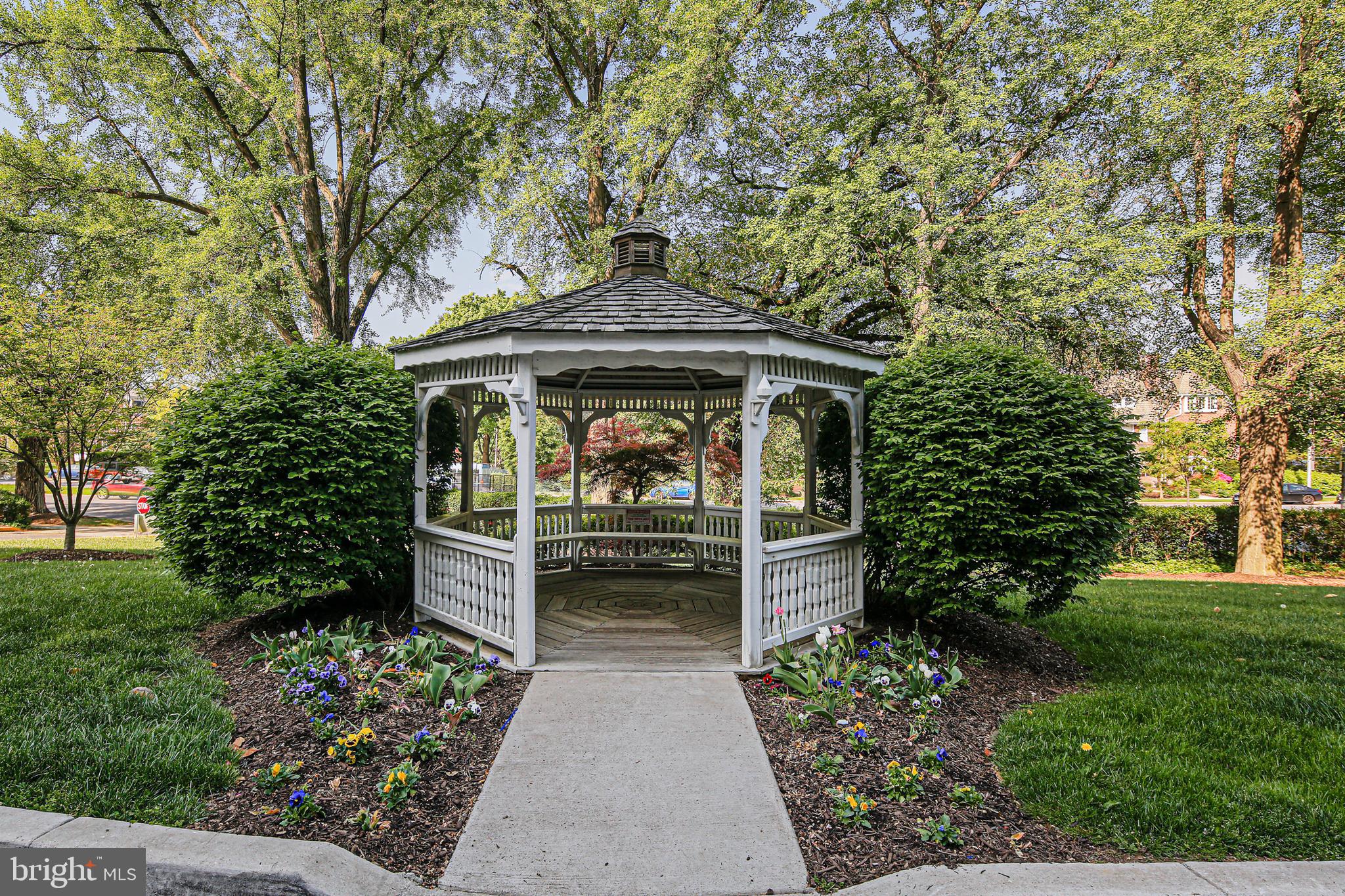 ROLAND PARK - Residential