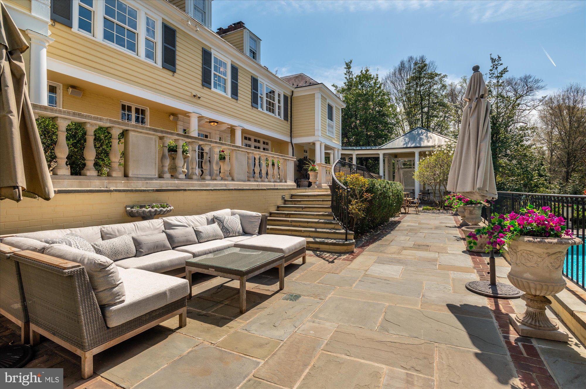 SPRING VALLEY - Residential