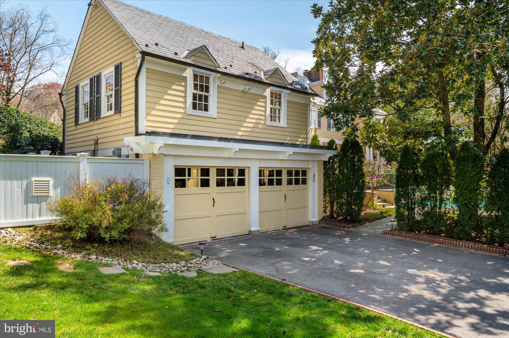 SPRING VALLEY - Residential