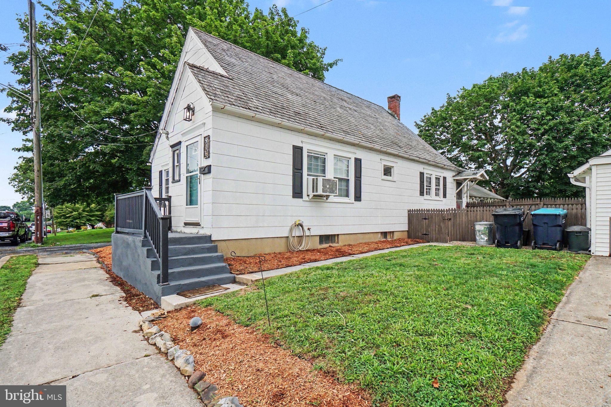 911 W CHERRY STREET