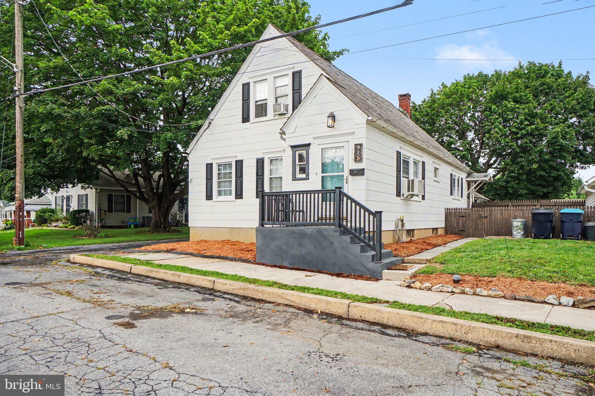 911 W CHERRY STREET