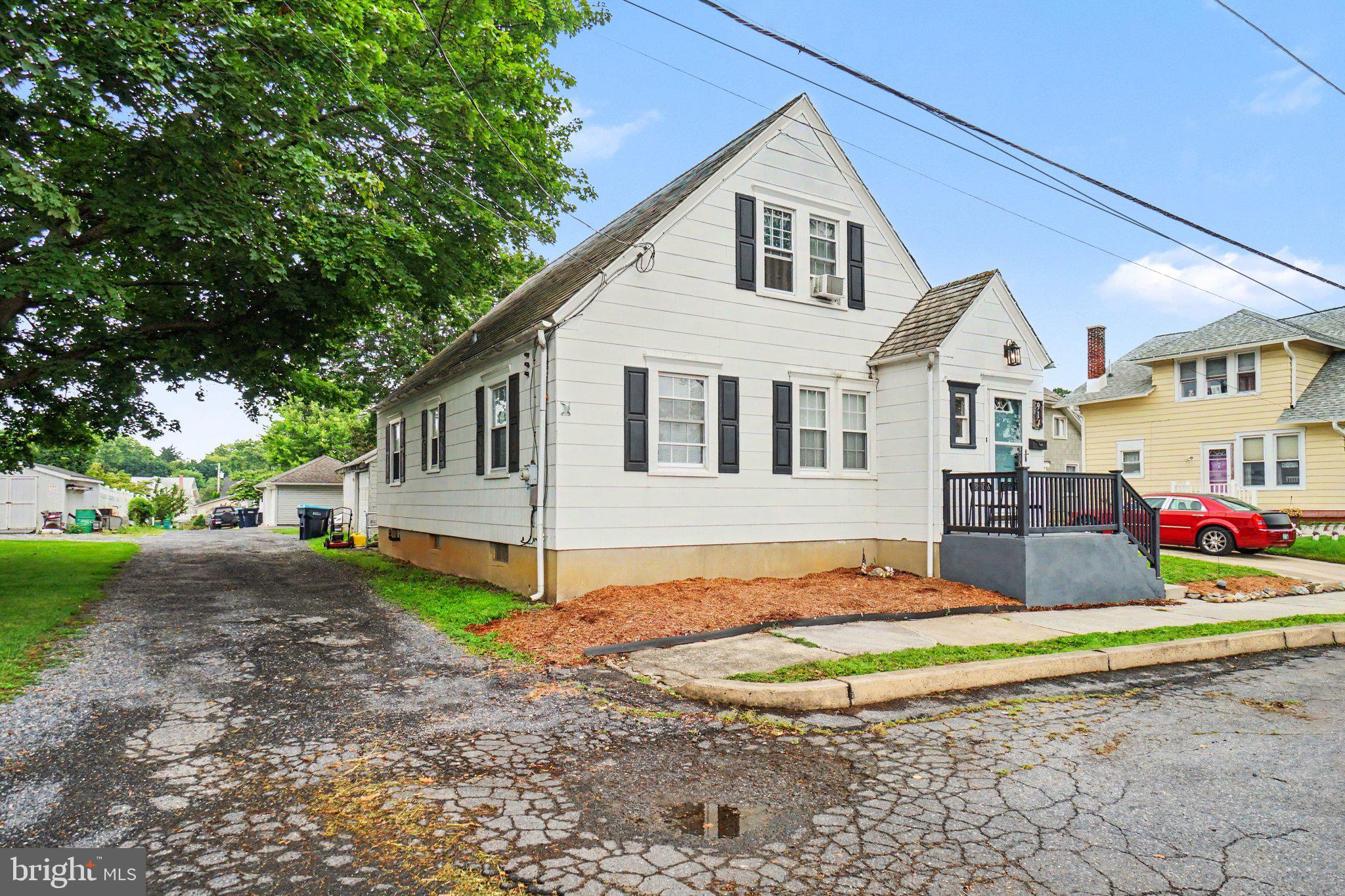 911 W CHERRY STREET