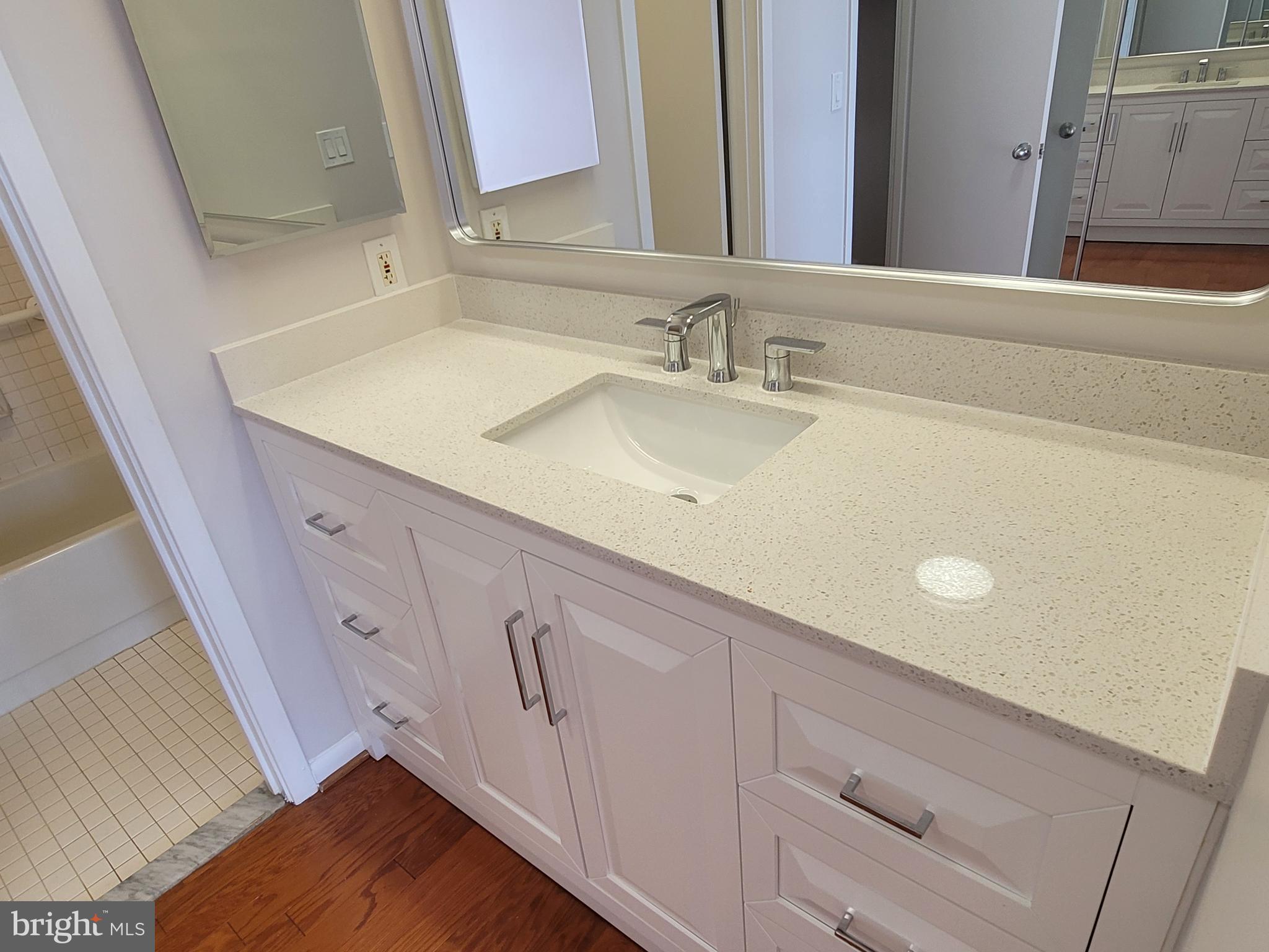 SKYLINE SQUARE CONDO - Residential