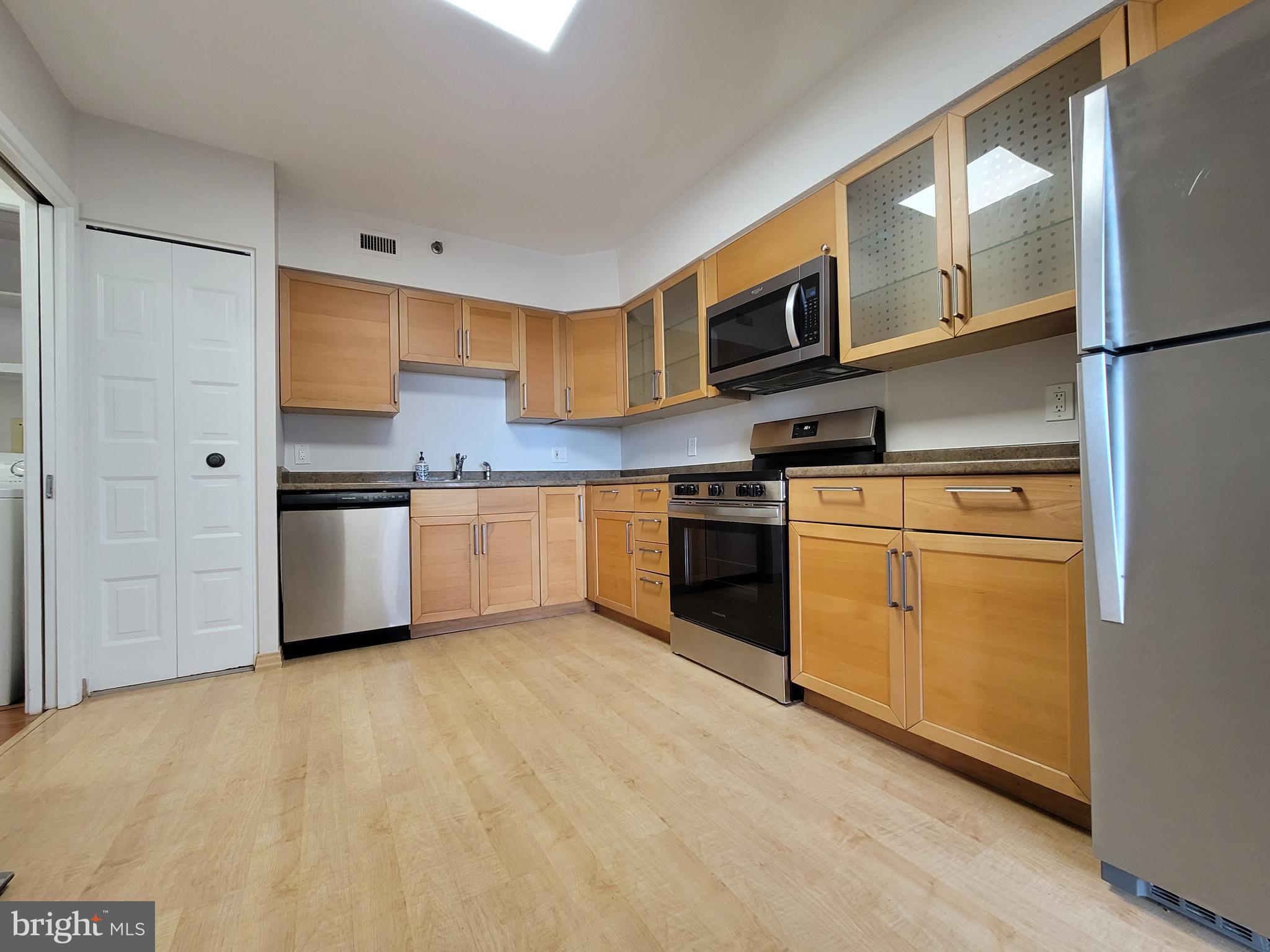 SKYLINE SQUARE CONDO - Residential