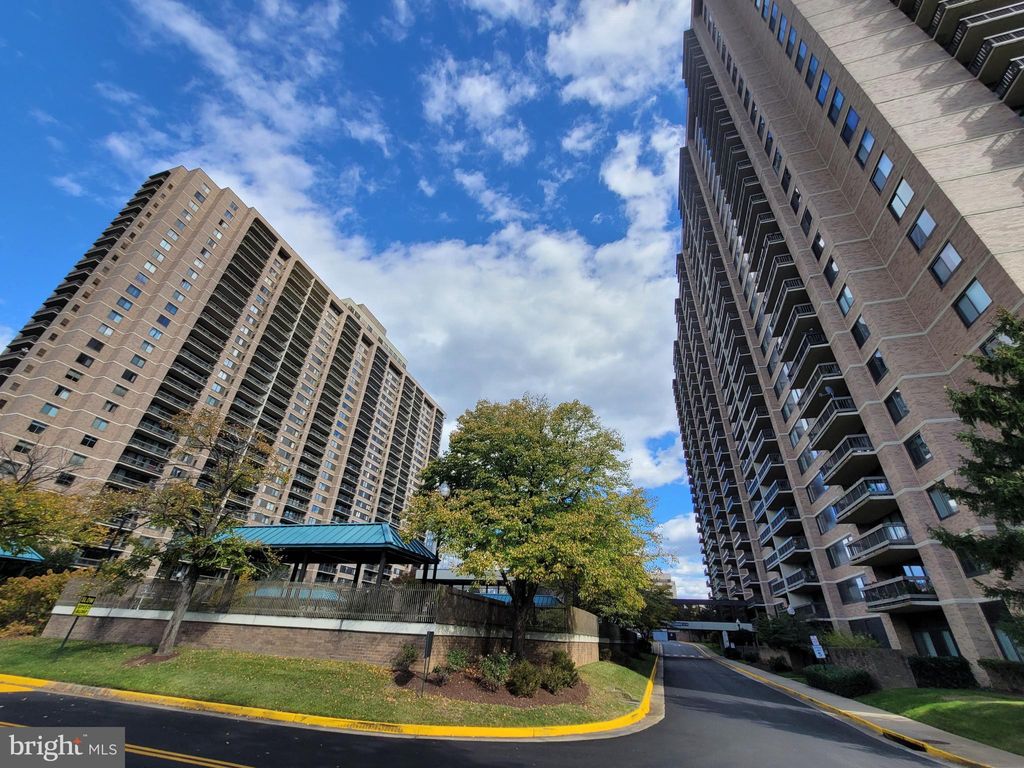 Photo of 5501 Seminary Road #1107S, FALLS CHURCH, VA 22041 (MLS # VAFX2275294)