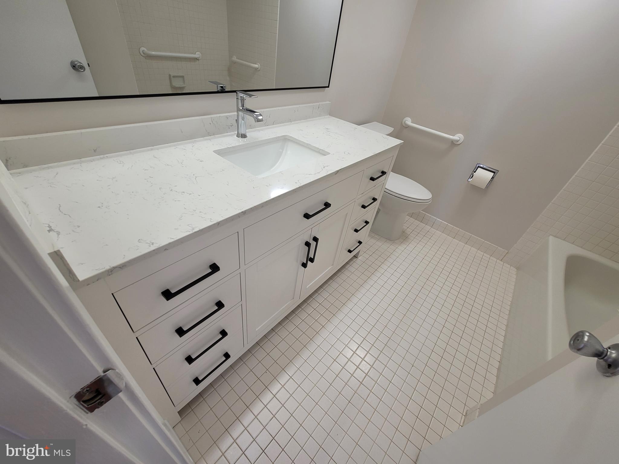 SKYLINE SQUARE CONDO - Residential