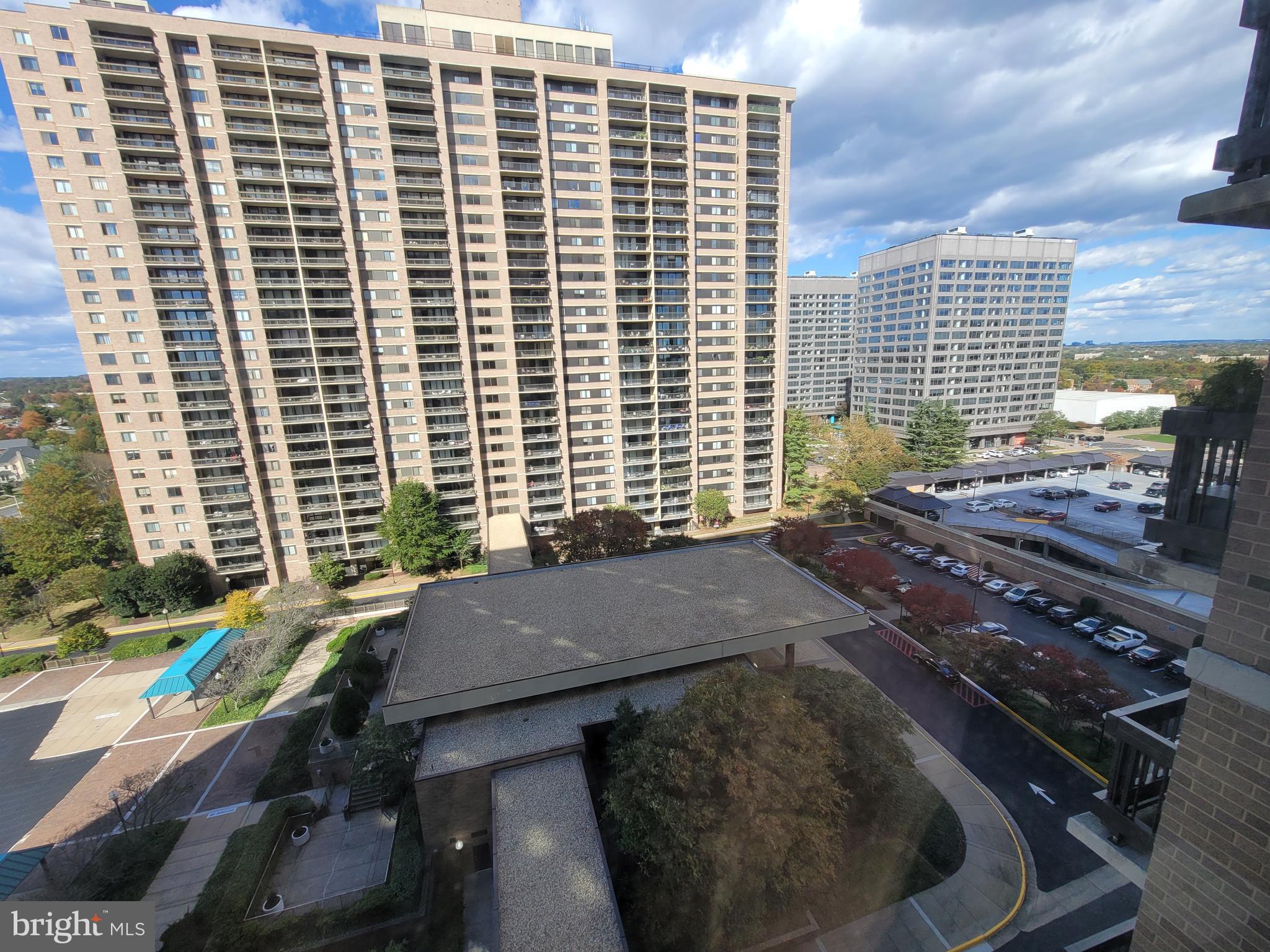 SKYLINE SQUARE CONDO - Residential