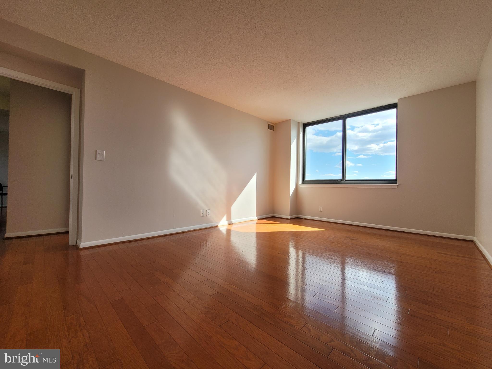 SKYLINE SQUARE CONDO - Residential