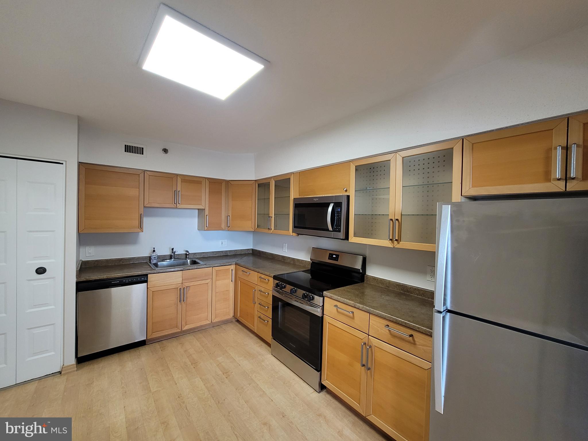 SKYLINE SQUARE CONDO - Residential