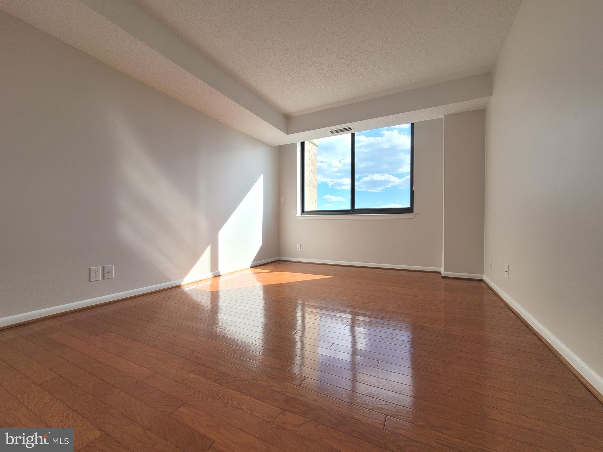 SKYLINE SQUARE CONDO - Residential