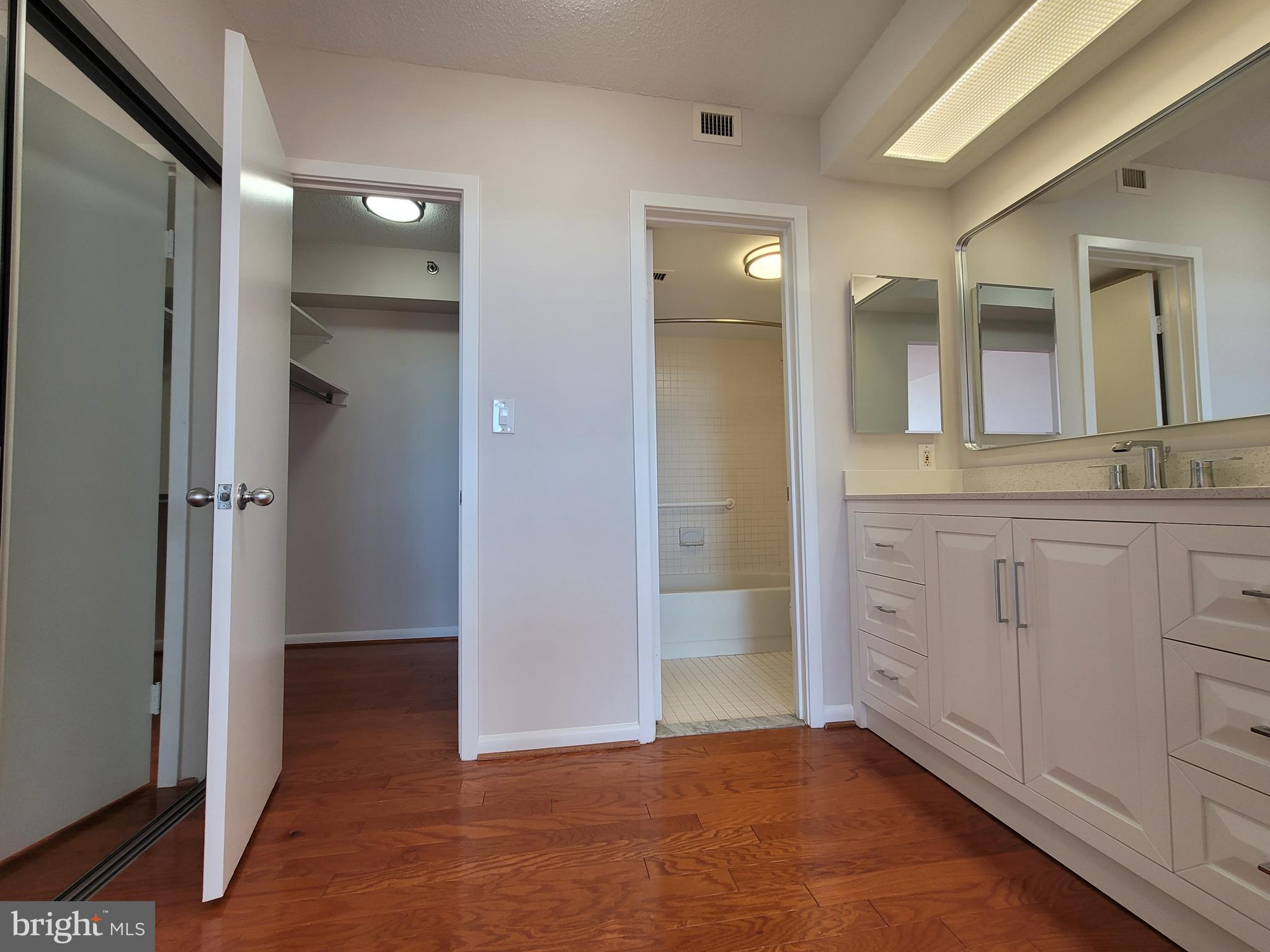 SKYLINE SQUARE CONDO - Residential