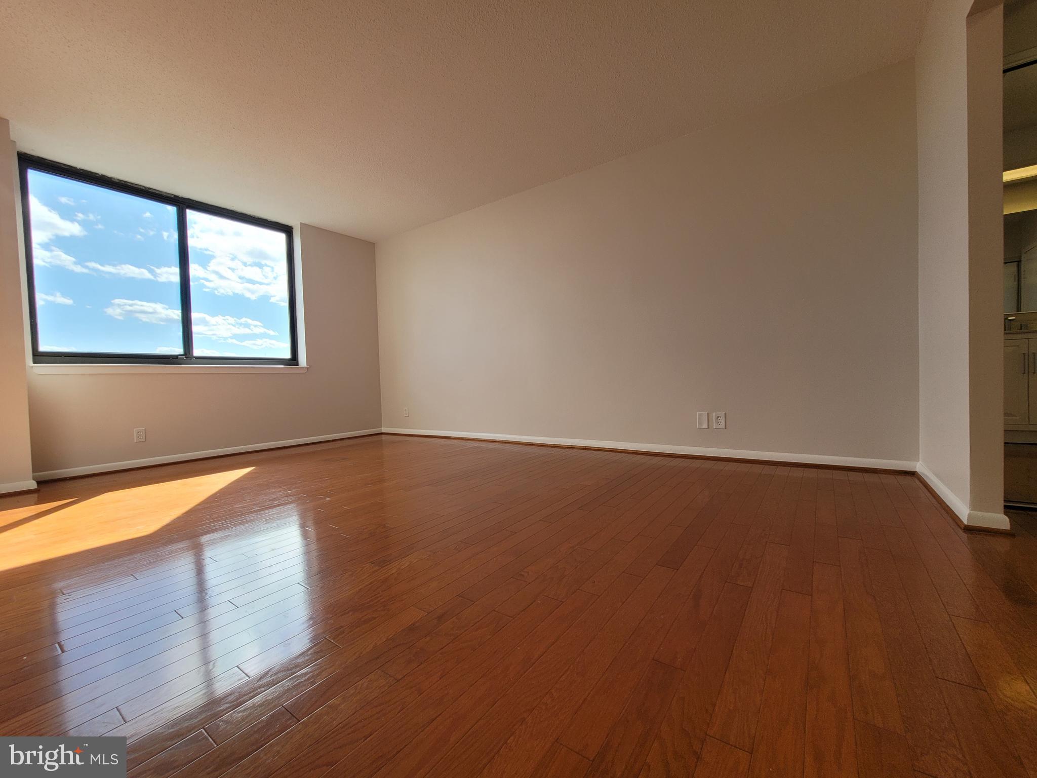 SKYLINE SQUARE CONDO - Residential