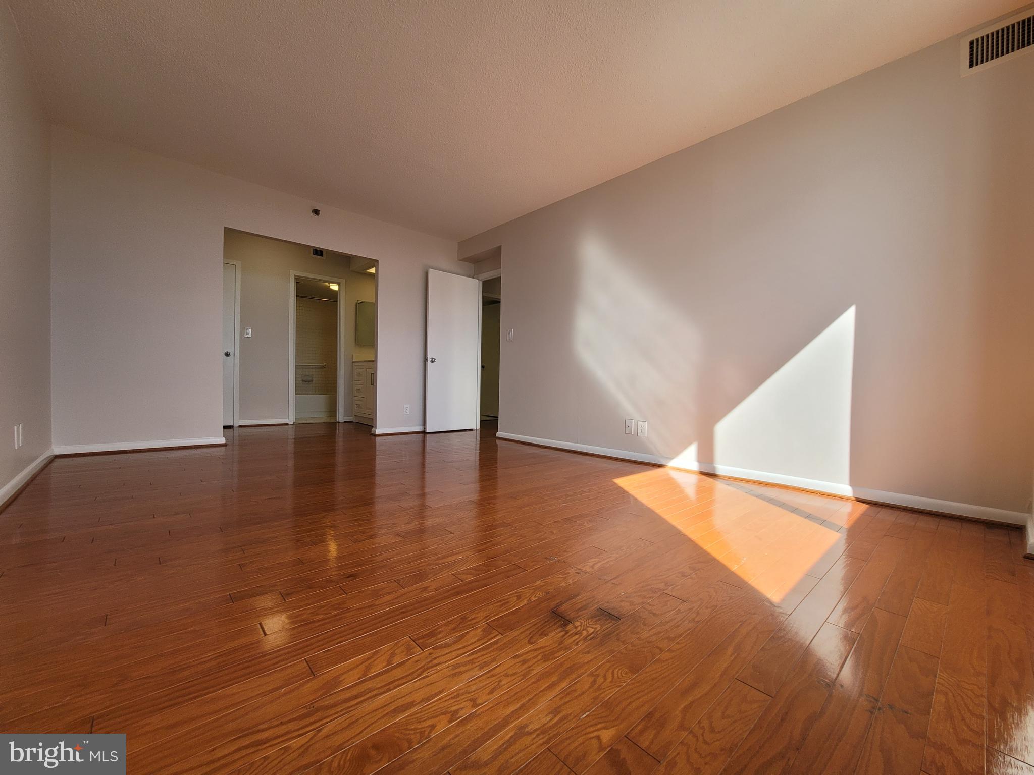 SKYLINE SQUARE CONDO - Residential