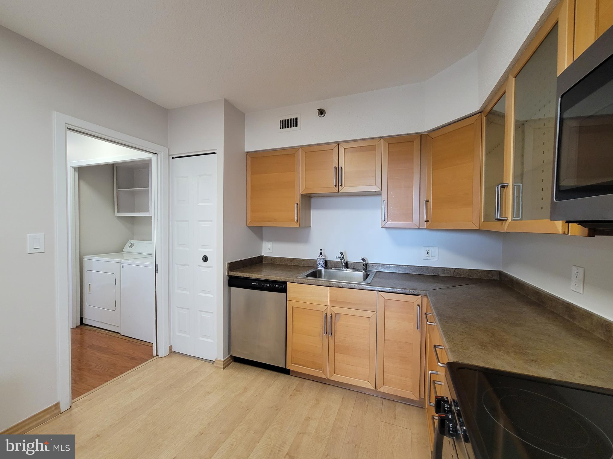 SKYLINE SQUARE CONDO - Residential