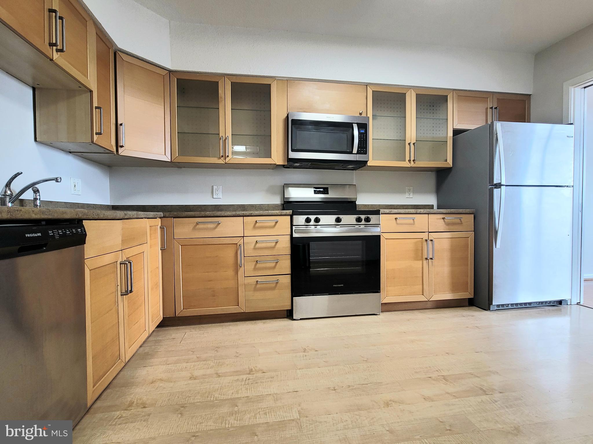 SKYLINE SQUARE CONDO - Residential