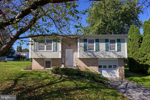 Photo of 113 Winter Hill Road, LITITZ, PA 17543 (MLS # PALA2078038)