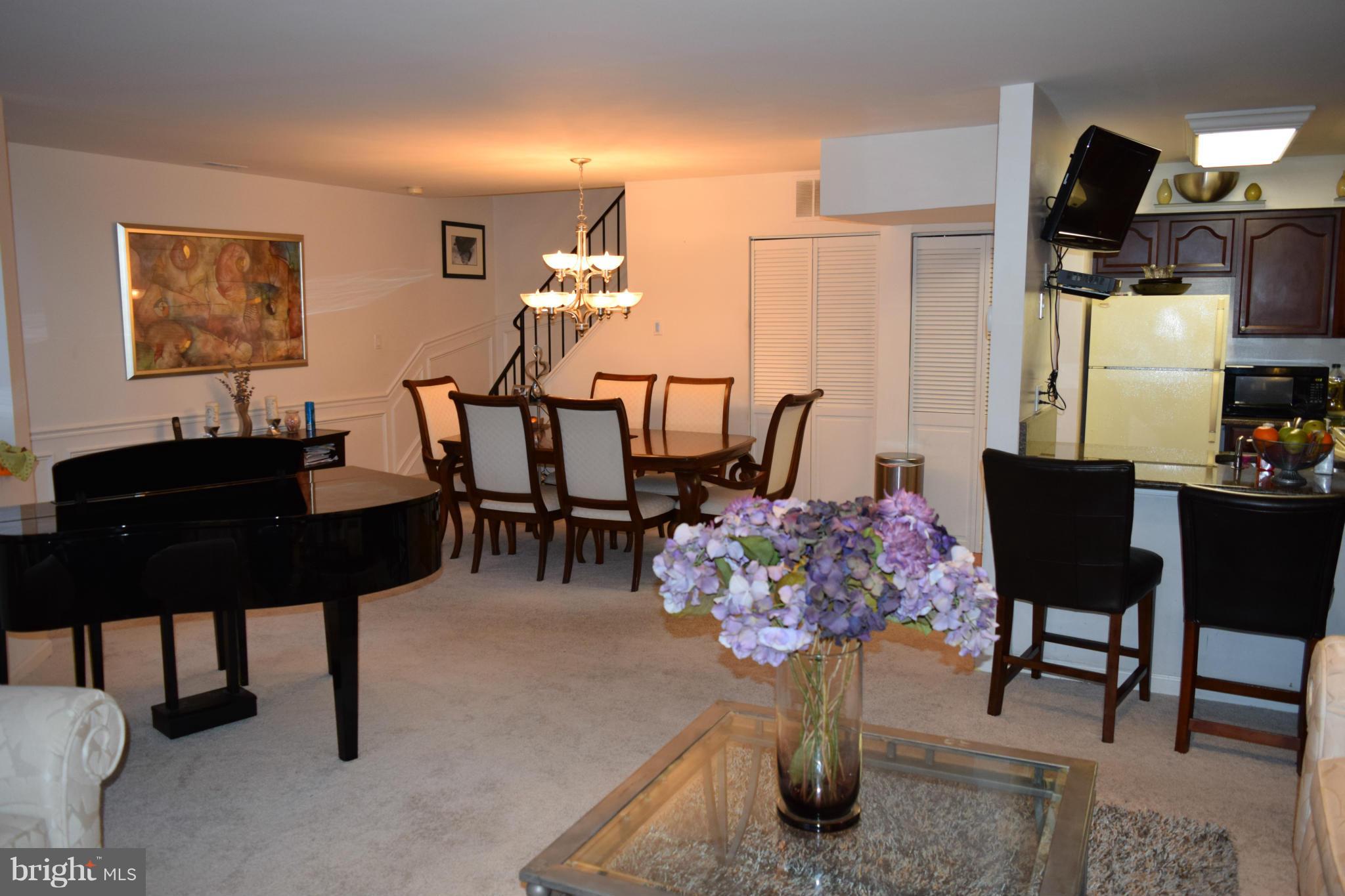 LAUREL LAKES - Residential