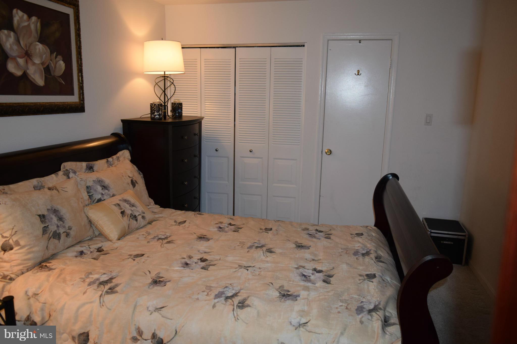 LAUREL LAKES - Residential