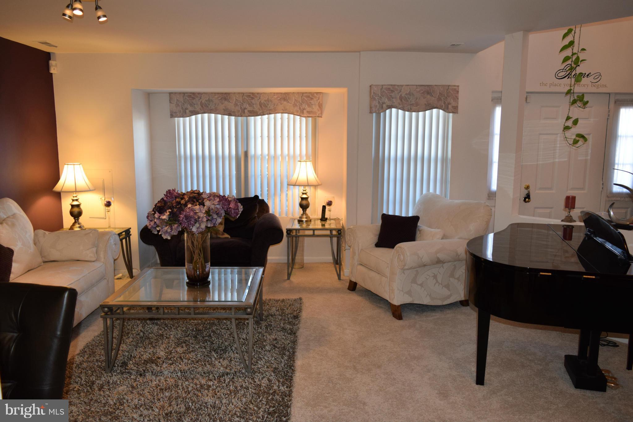 LAUREL LAKES - Residential