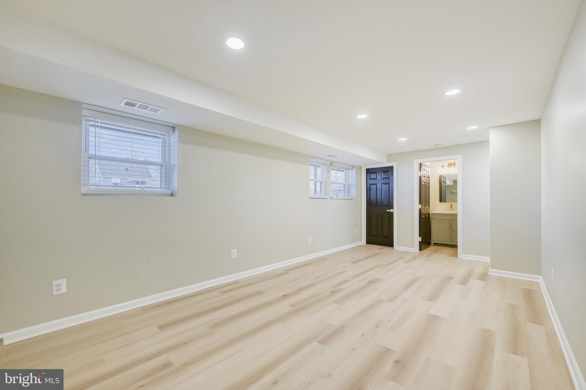 LODGE FOREST MANOR - Residential