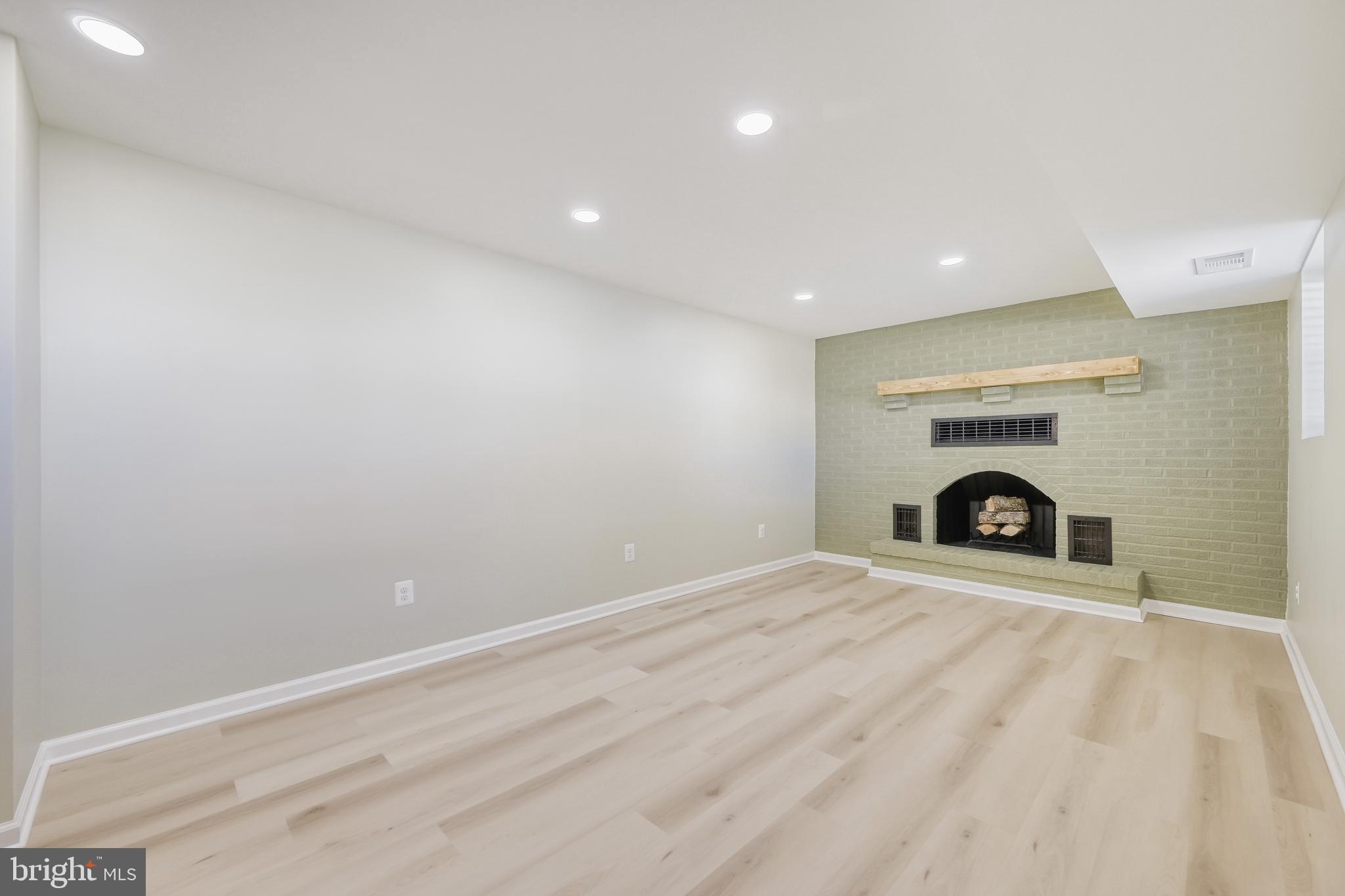 LODGE FOREST MANOR - Residential