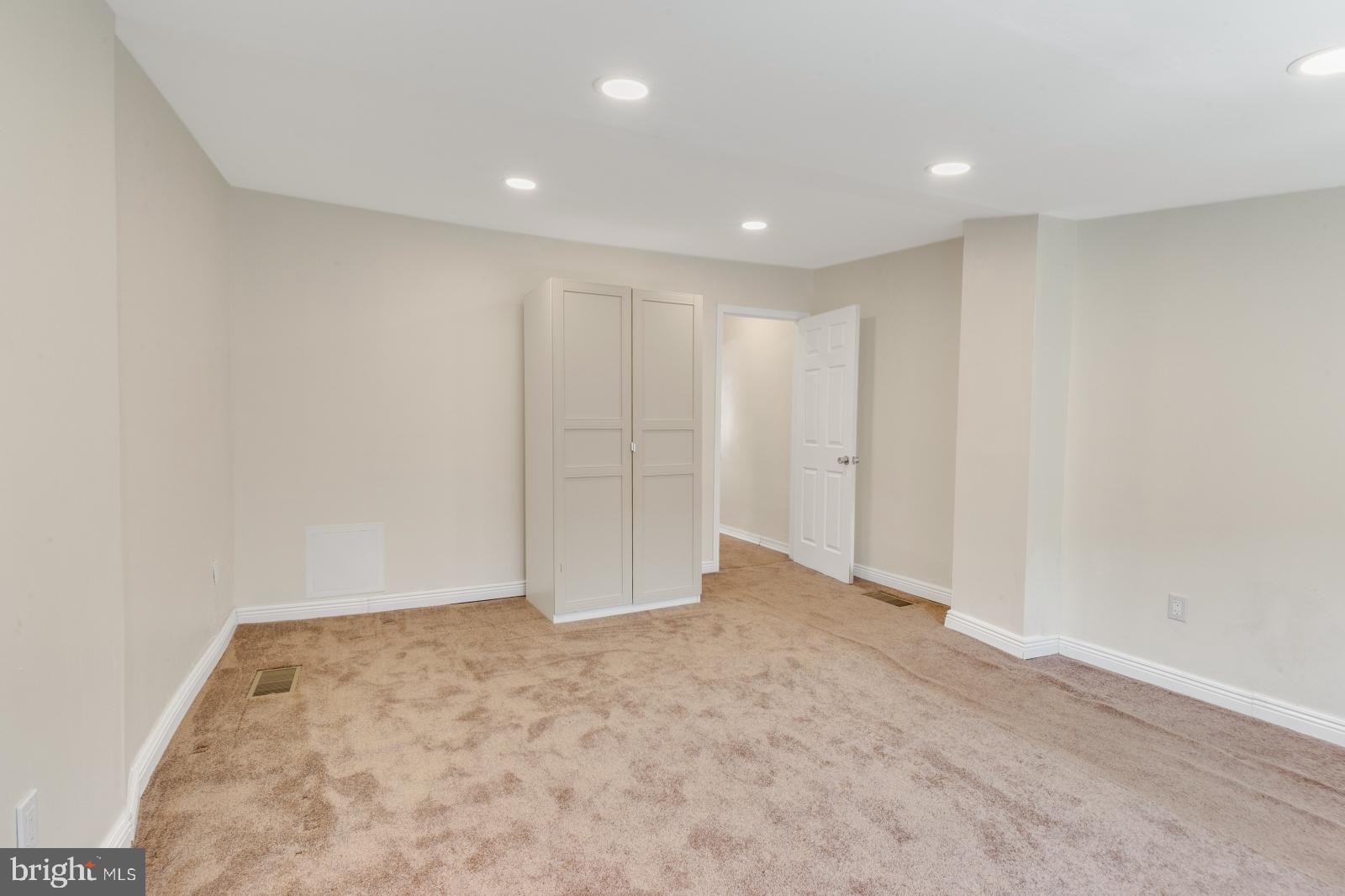 NORRIS SQUARE - Residential Lease