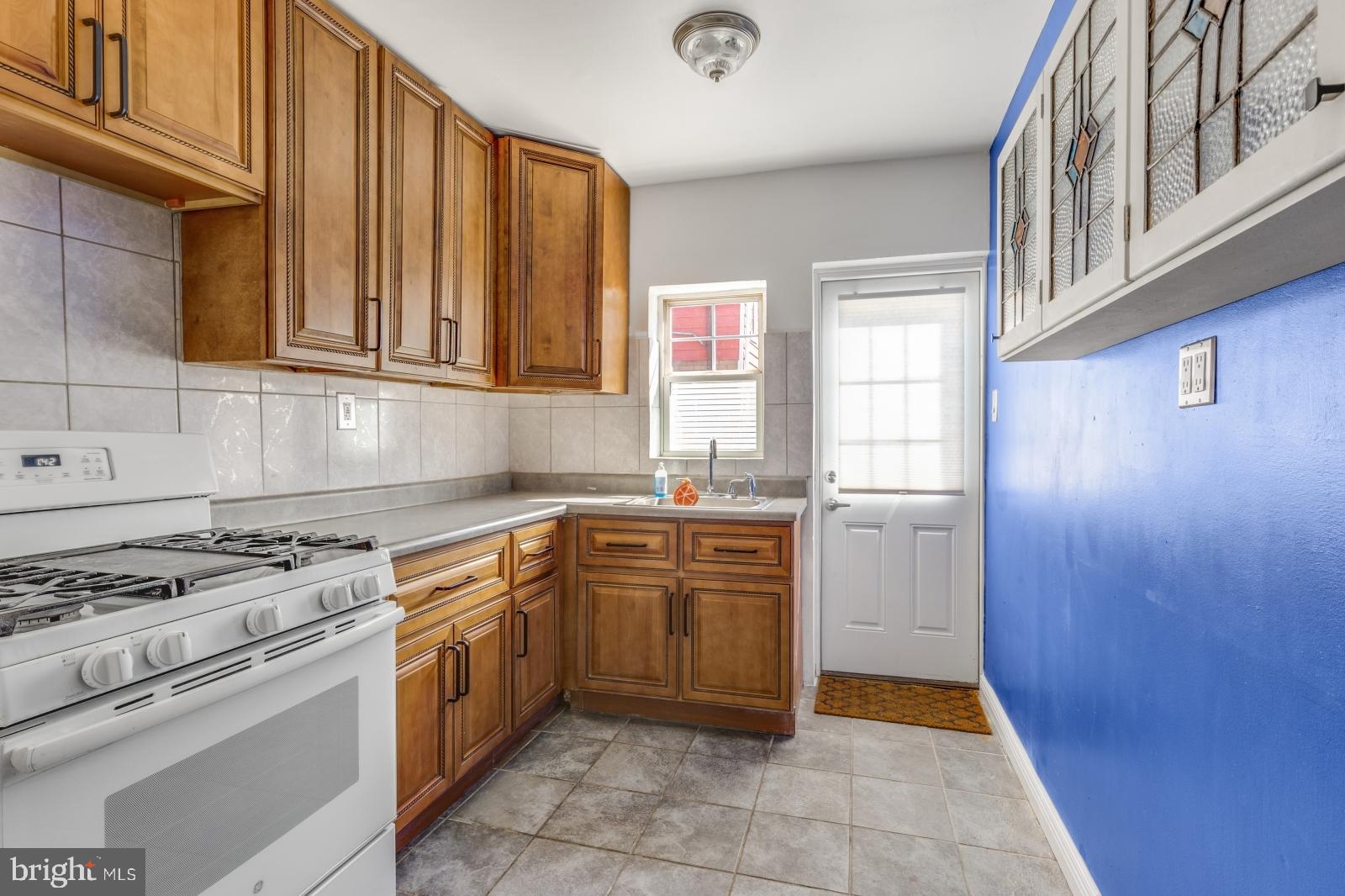 NORRIS SQUARE - Residential Lease