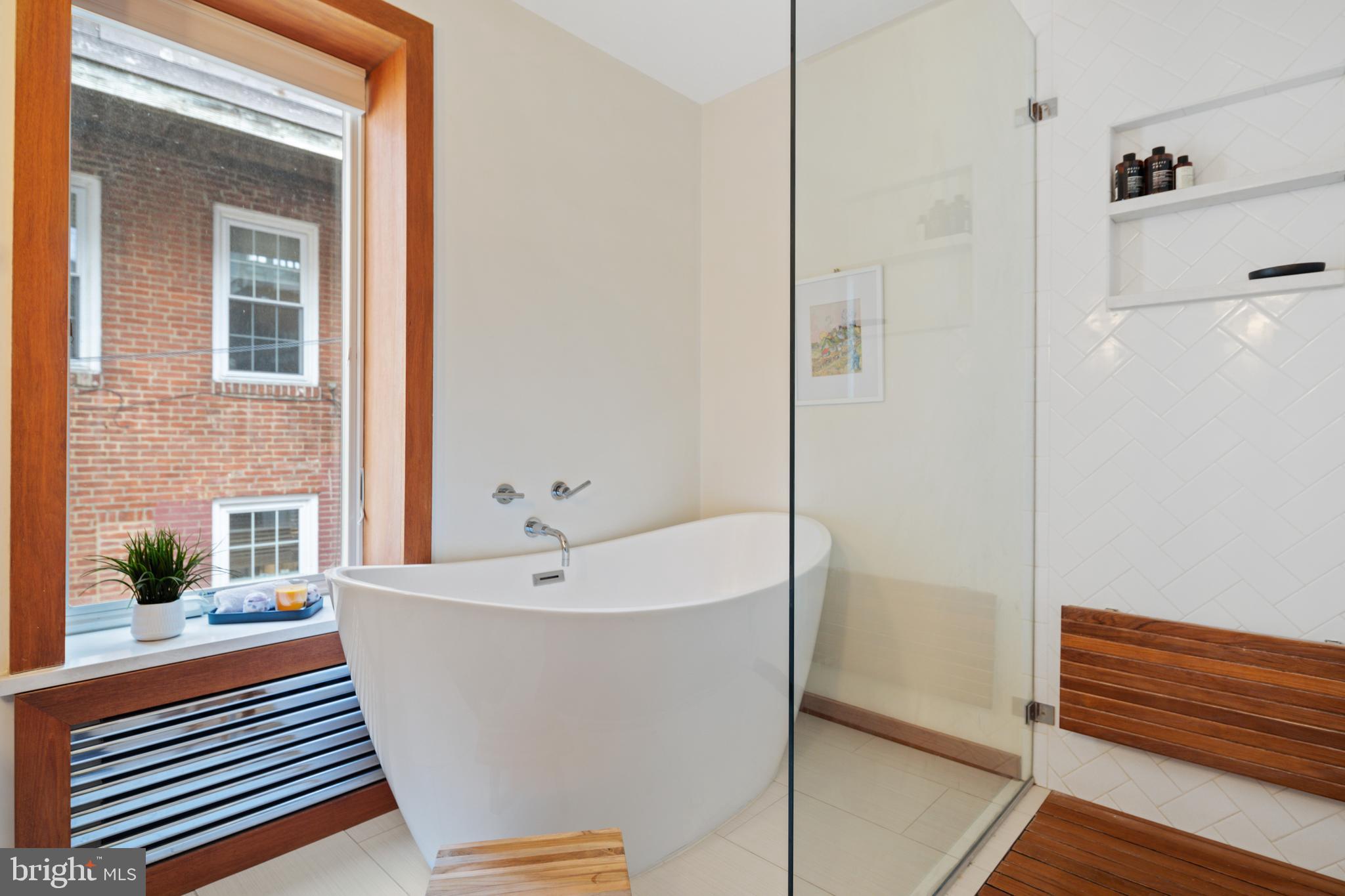 QUEEN VILLAGE - Residential