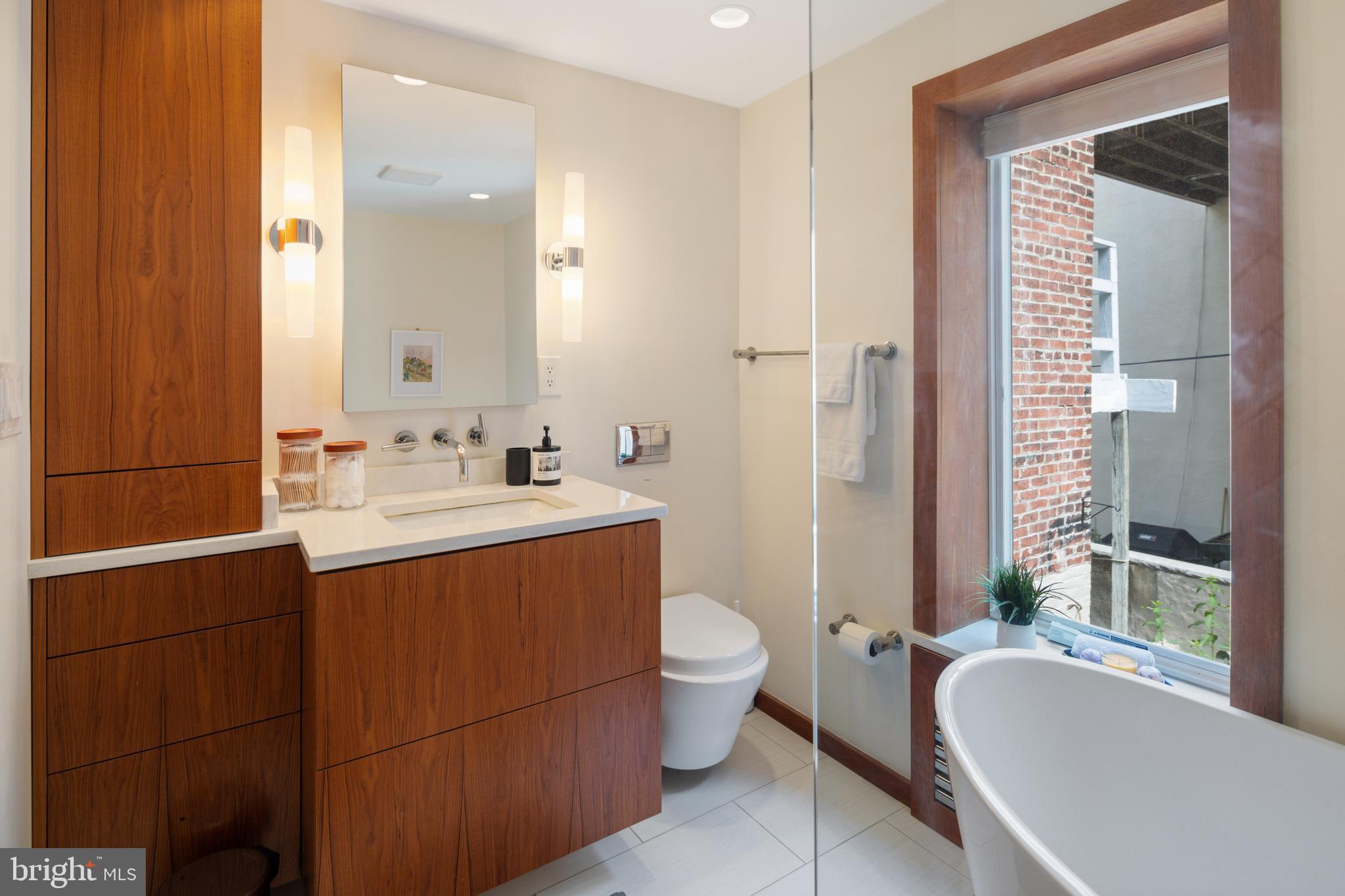 QUEEN VILLAGE - Residential