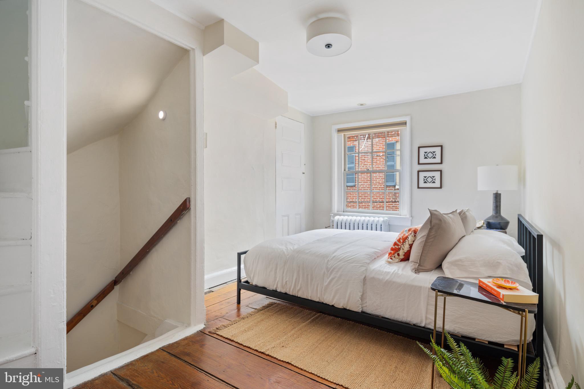 QUEEN VILLAGE - Residential