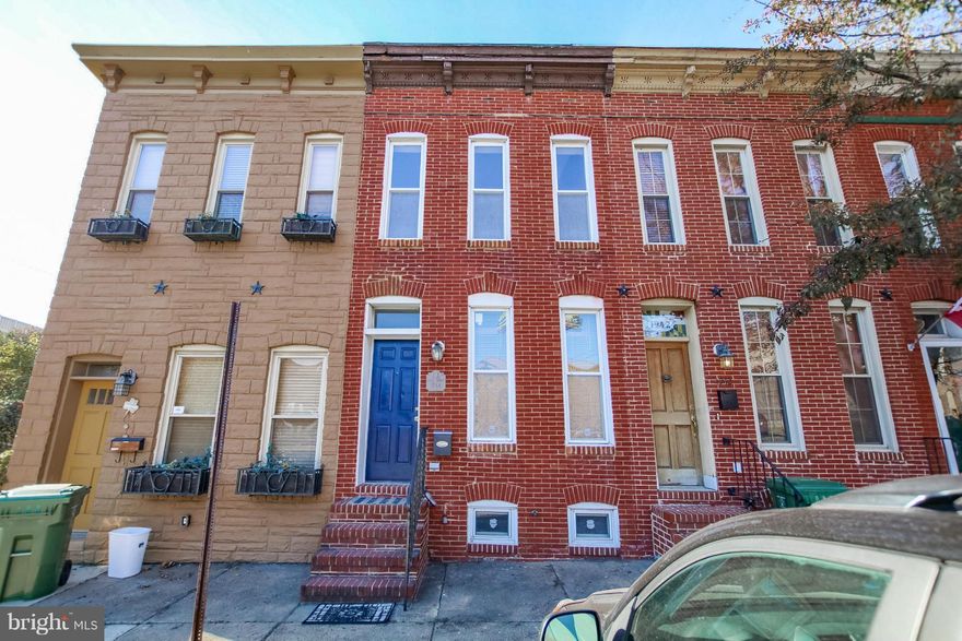 *** FABULOUS TOWN HOME AND MOVE IN READY!!! THIS HOME IS AT THE END OF LIGHT STREET WITH PLENTY OF PARKING!! UPDATED KITCHEN AND BATHS , SOME HARDWOOD FLOORING, BASEMENT FOR STORAGE, UPPER LEVEL DECK , FIRST FLOOR POWDER ROOM. EASY TO SHOW AND FAST SETTLEMENT OK!!