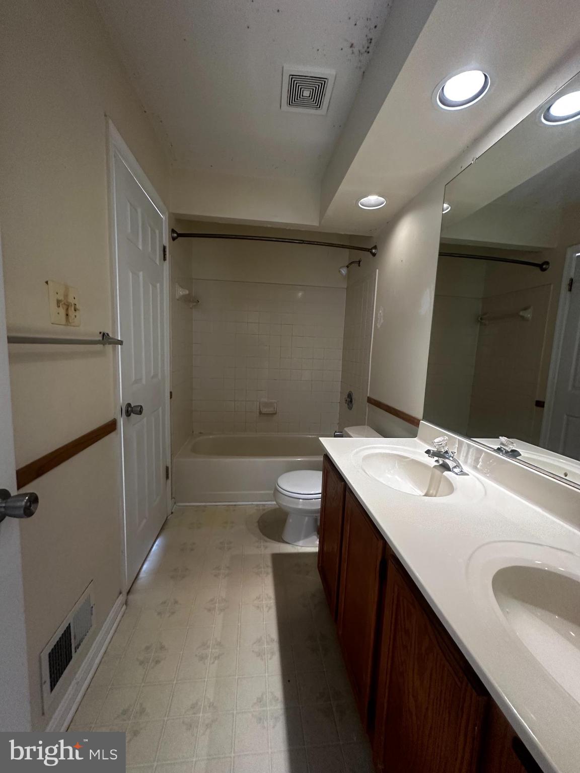 LIONS GATE - Residential