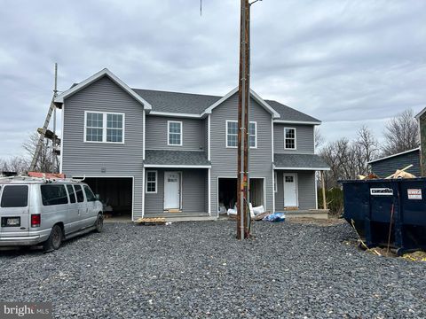 Townhouse For Sale - 1342 Seneca Street<br/> POTTSVILLE, PA 17901