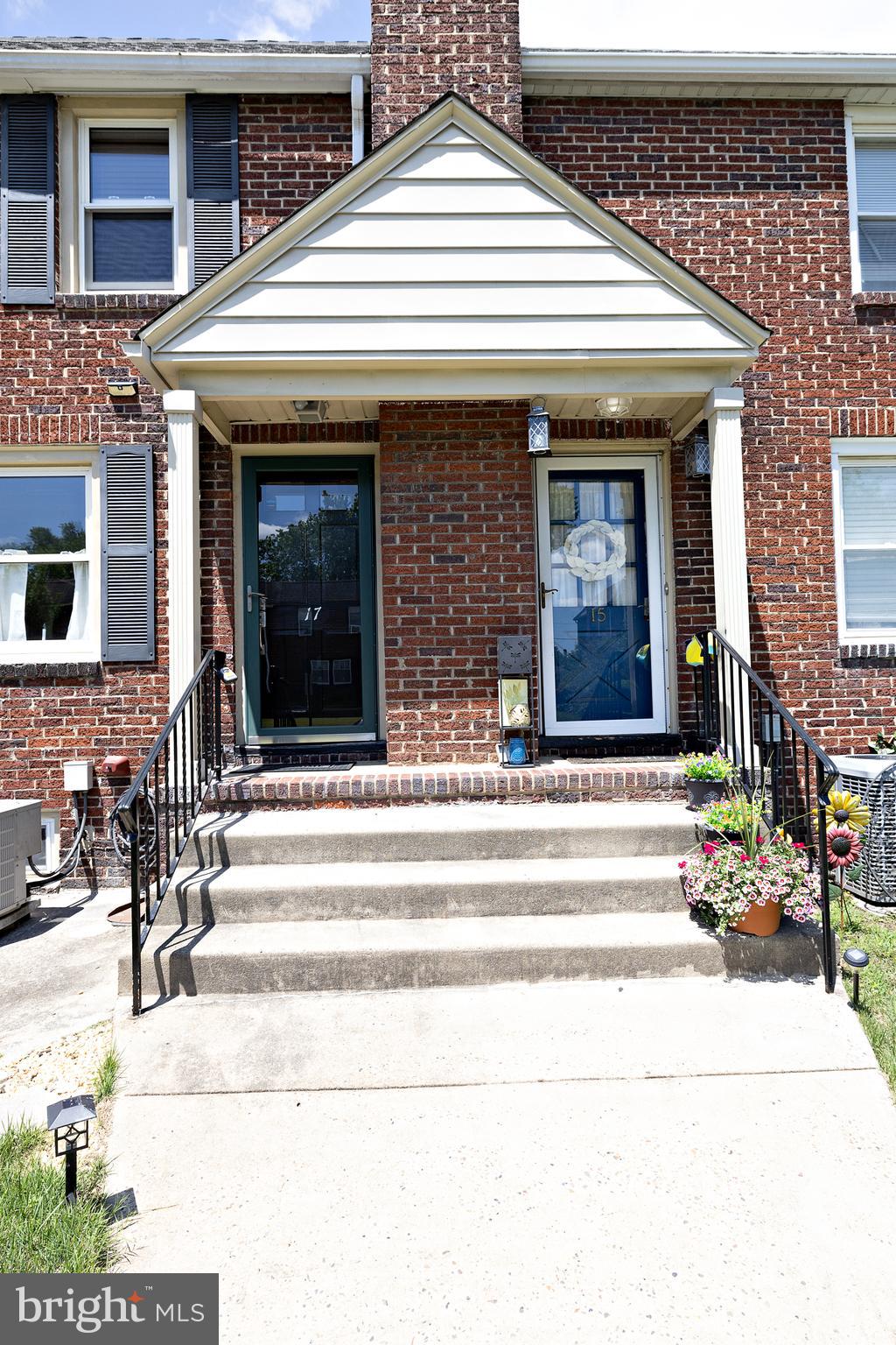 17 DOWLING AVENUE