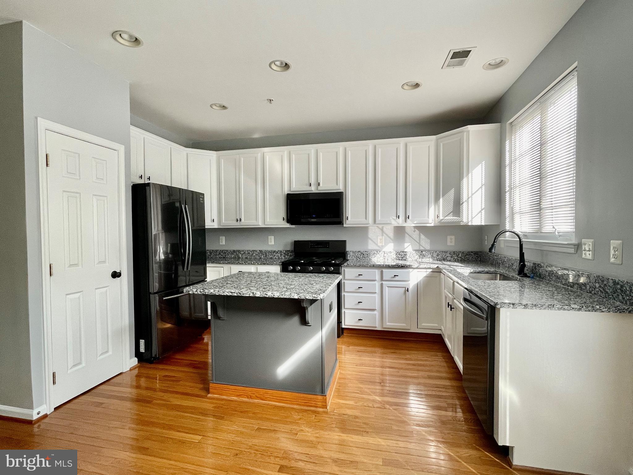 DAHLIA PARK OF WILDEWOOD - Residential Lease