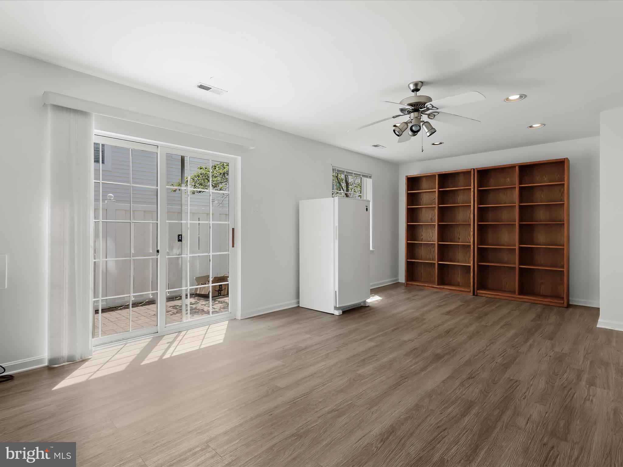 GOLDSBOROUGH MANOR - Residential