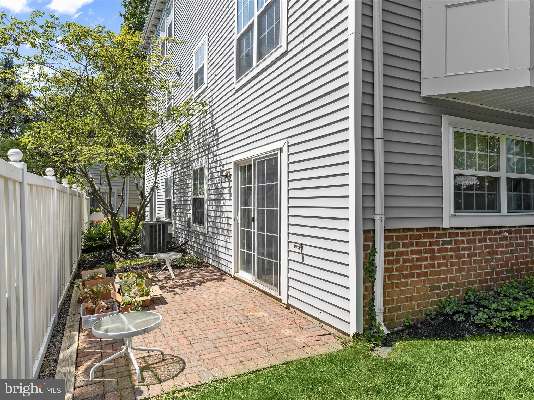 GOLDSBOROUGH MANOR - Residential