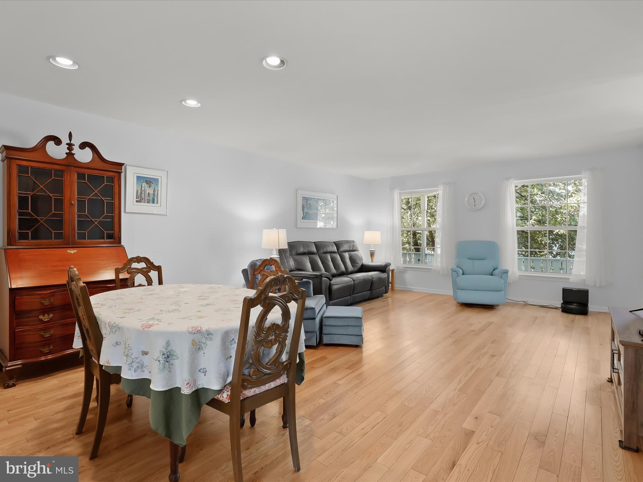 GOLDSBOROUGH MANOR - Residential