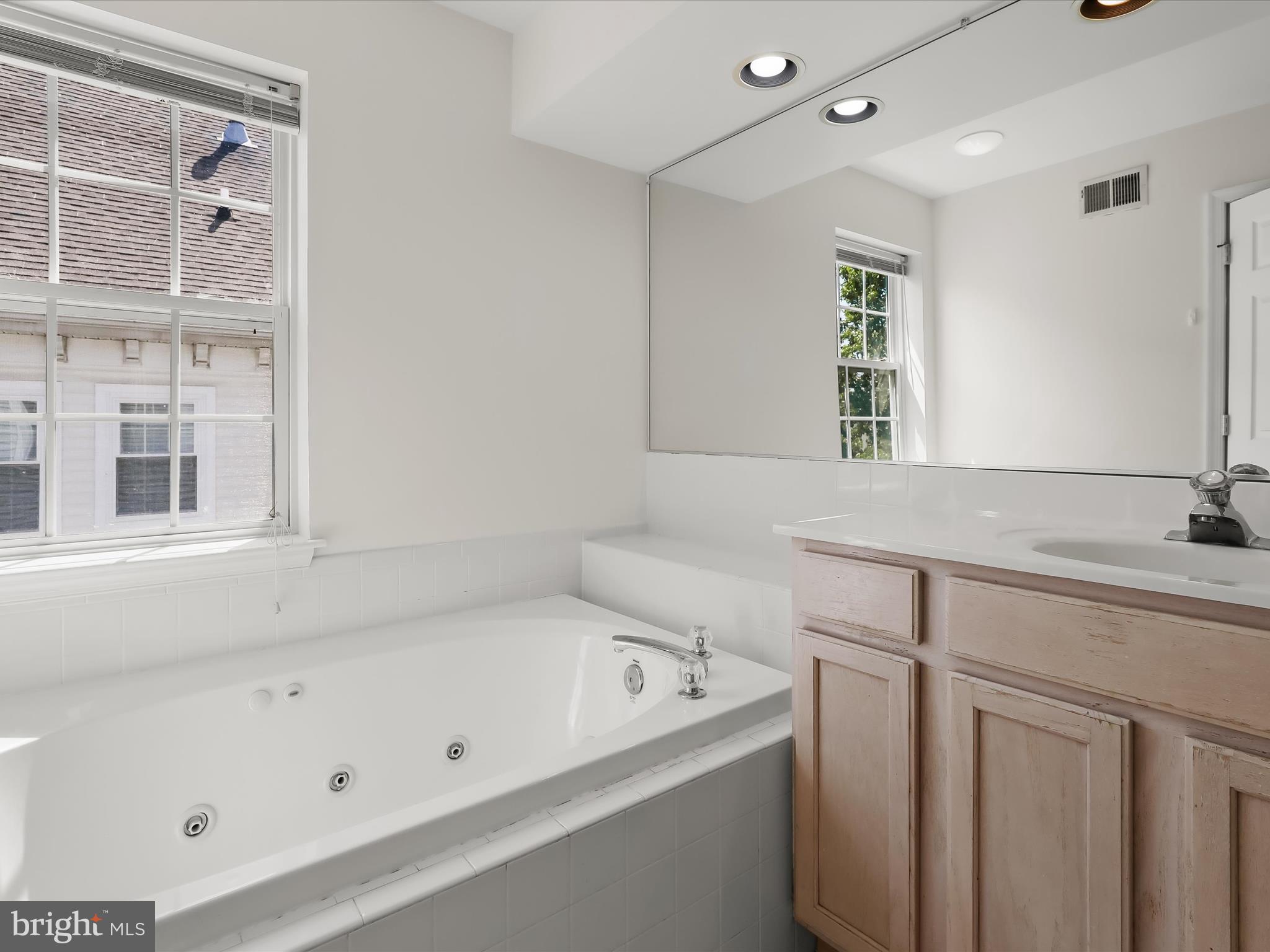 GOLDSBOROUGH MANOR - Residential