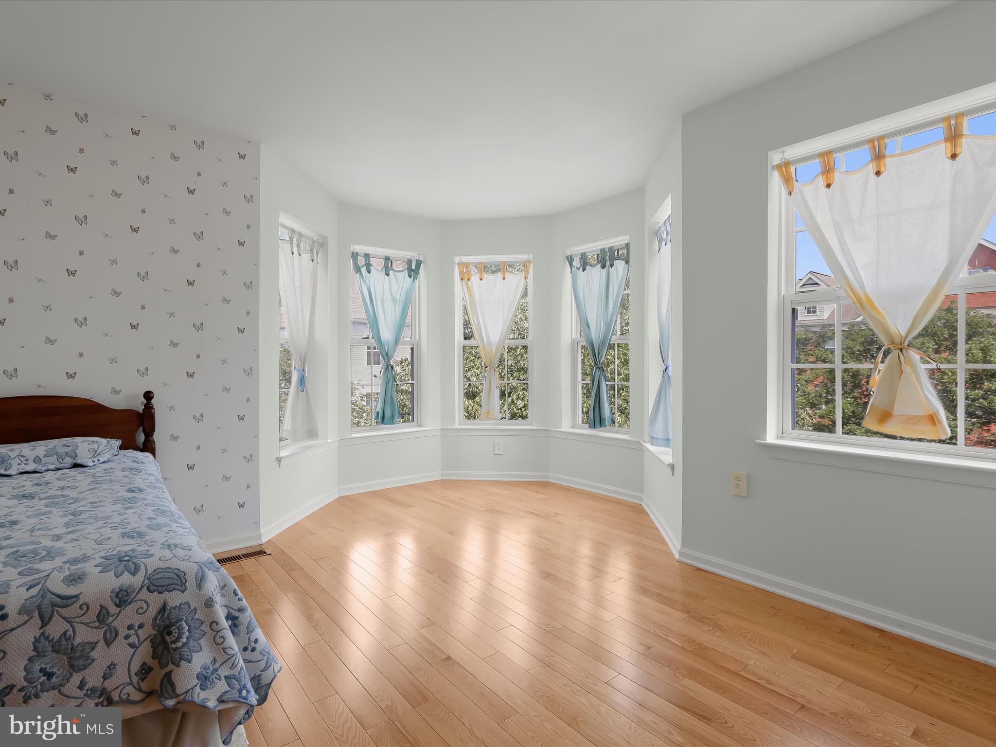 GOLDSBOROUGH MANOR - Residential