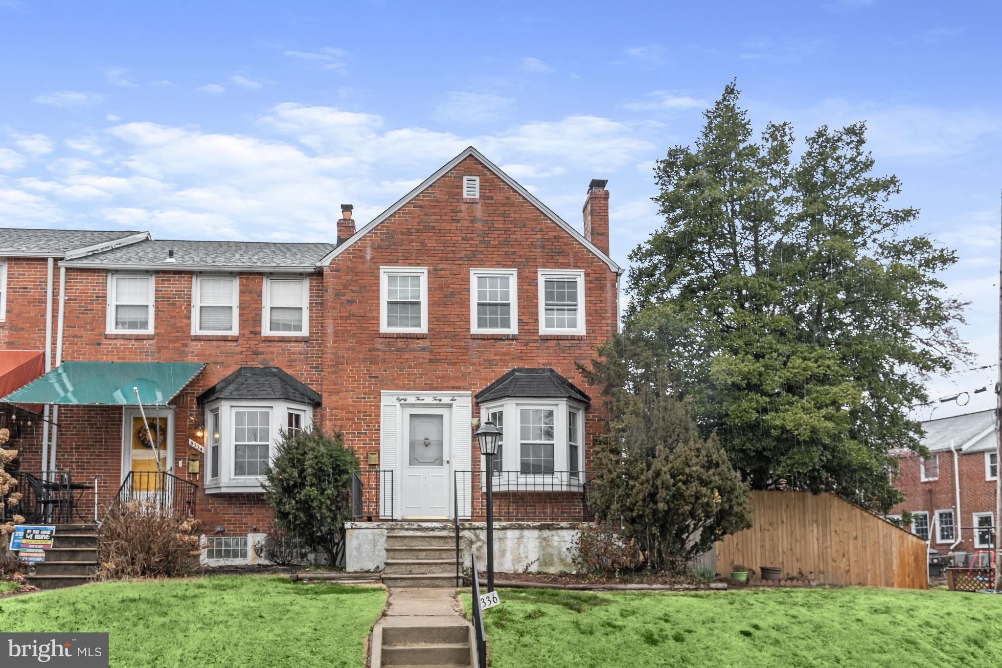 Owner requires credit score of 650 or more.
No smokers. No pets.
Big and beautiful end of group in a popular location near shopping, restaurants, public transportation and major routes. Warm hardwood floors, neutral paint and updated kitchen are sure to please. Private backyard provides quiet outdoor space. Note that the fireplace cannot be used.
Call Listing Agent to Schedule an Appointment. Available August 1, 2025