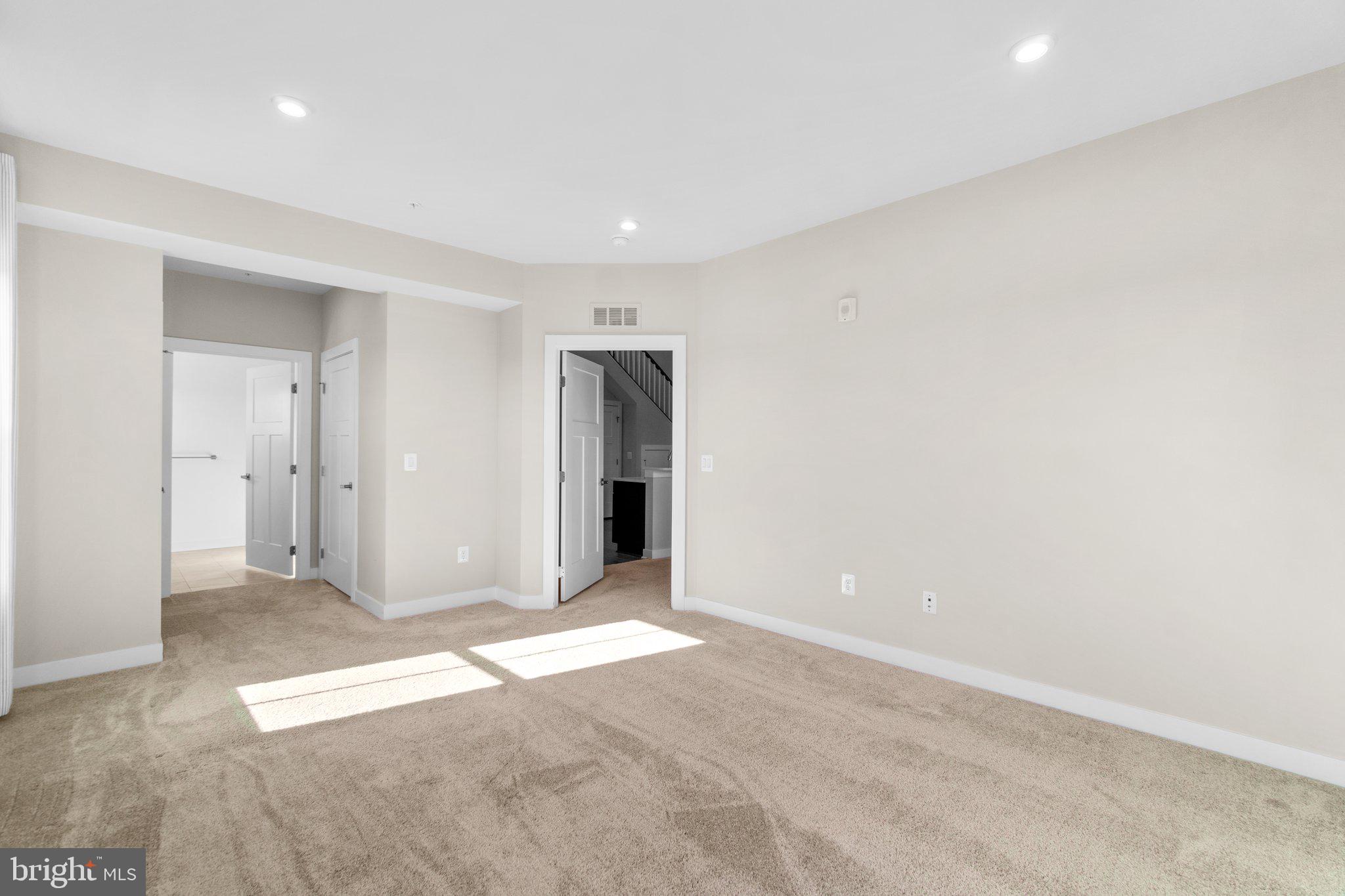 THE WOODLANDS - Residential Lease