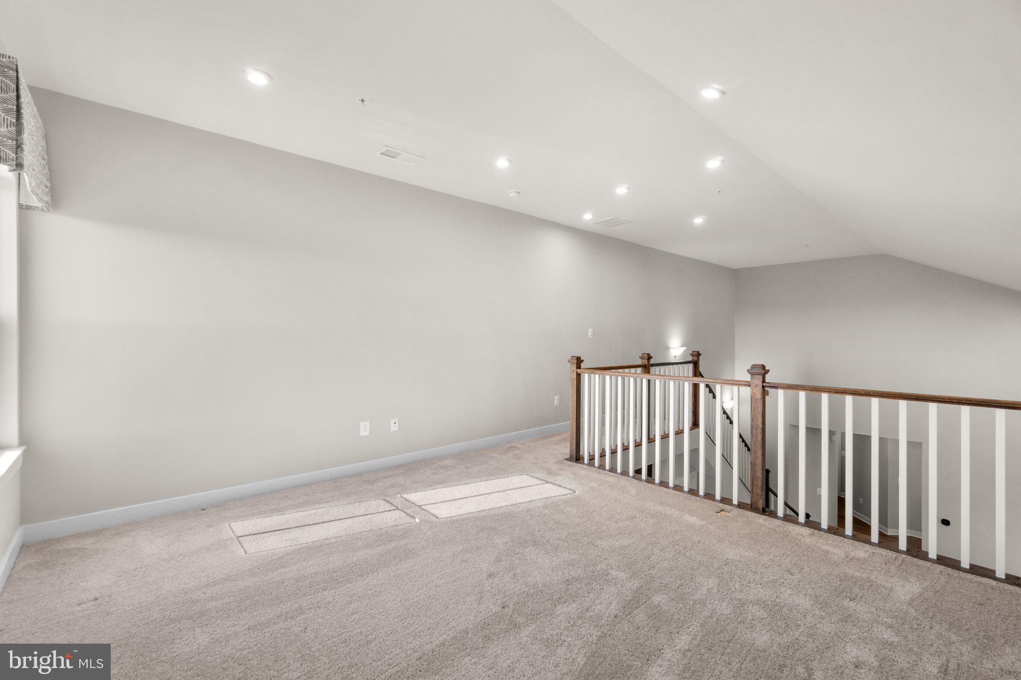 THE WOODLANDS - Residential Lease