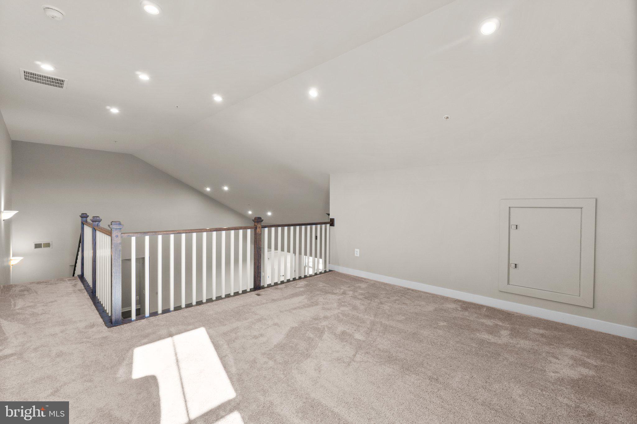 THE WOODLANDS - Residential Lease