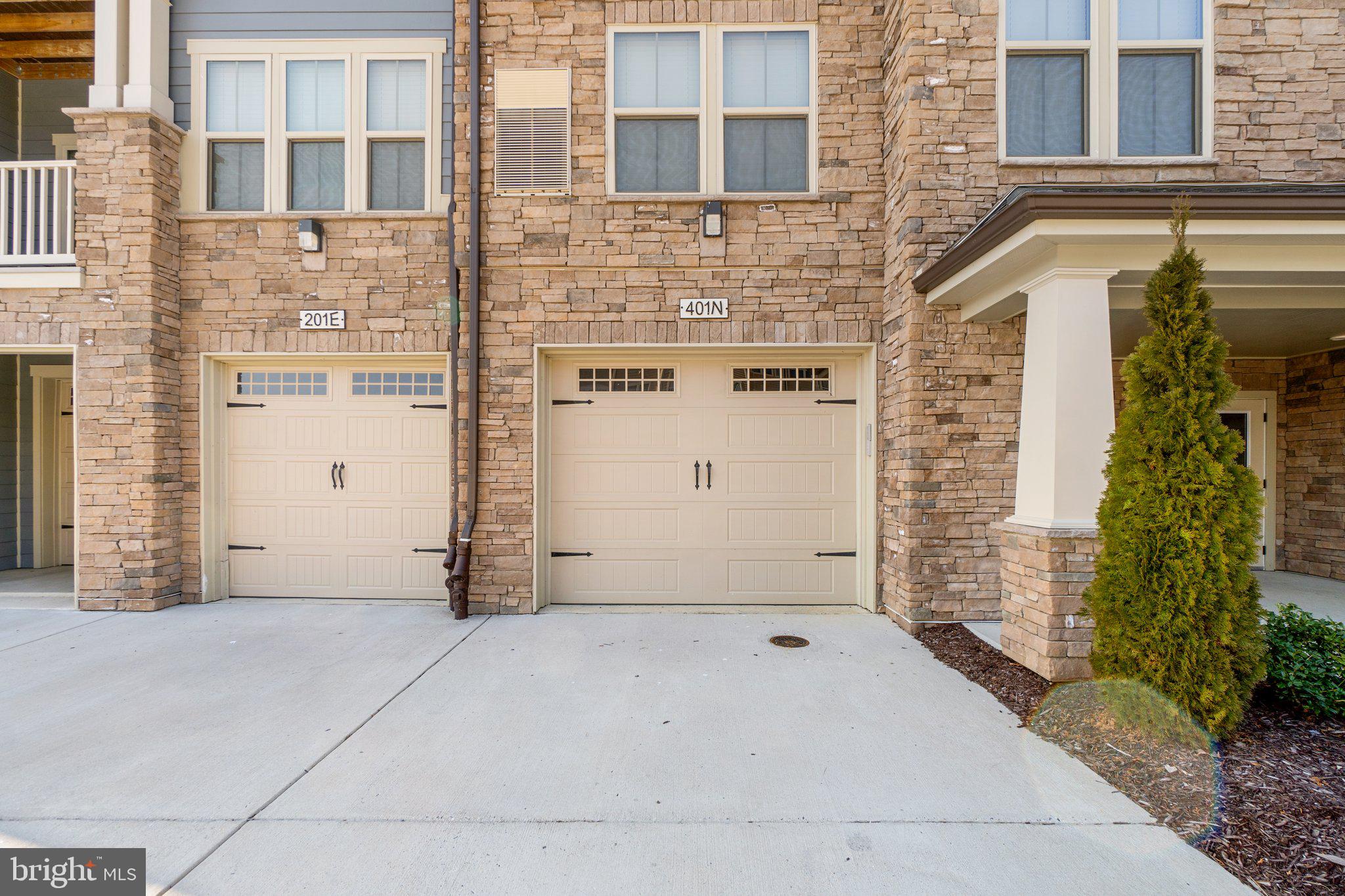 THE WOODLANDS - Residential Lease